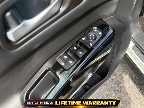 Used 2022 Nissan Pathfinder SV FWD image 13