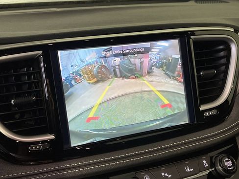 New 2026 Chrysler Pacifica Select image 22