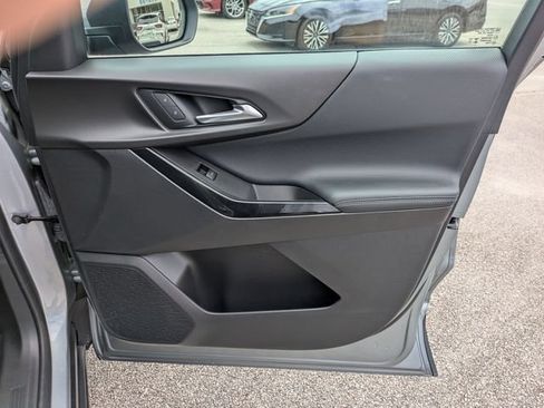 Used 2026 Chevrolet Equinox LT FWD image 32