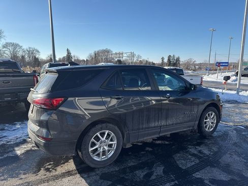 Used 2022 Chevrolet Equinox LS w/ LS Convenience Package image 6