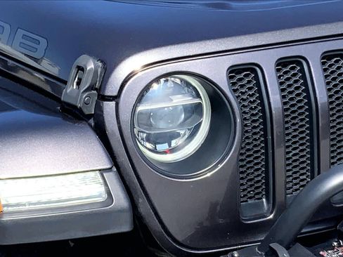 Used 2018 Jeep Wrangler Unlimited Sahara w/ Quick Order Package 24M Moab AWD/4WD image 24