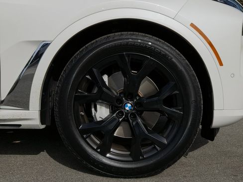 Used 2024 BMW X7 xDrive40i w/ Premium Package image 11