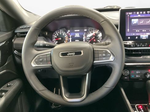 Used 2025 Jeep Compass Latitude w/ Altitude Special Edition AWD/4WD image 14