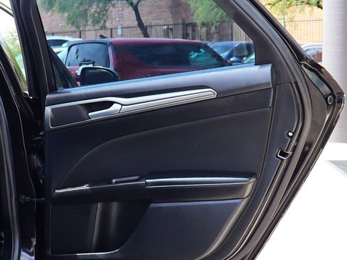 Used 2020 Ford Fusion SE image 25