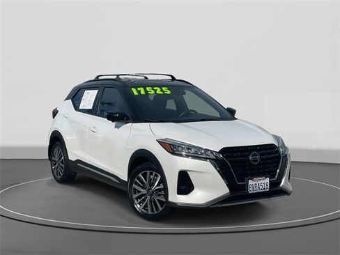 Used 2021 Nissan Kicks SR w/ Exterior Package image 1