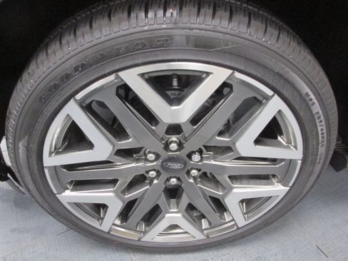 New 2025 Ford Expedition Platinum w/ Platinum Ultimate Package image 15