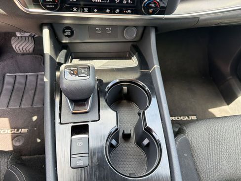 Used 2025 Nissan Rogue SV FWD image 10