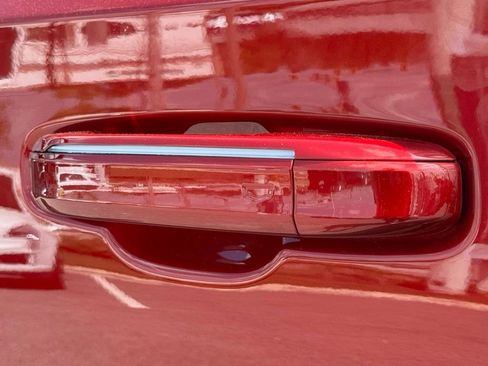 Used 2025 Cadillac Escalade V image 14