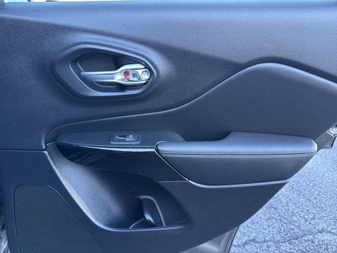 Used 2023 Jeep Cherokee Altitude Lux image 54