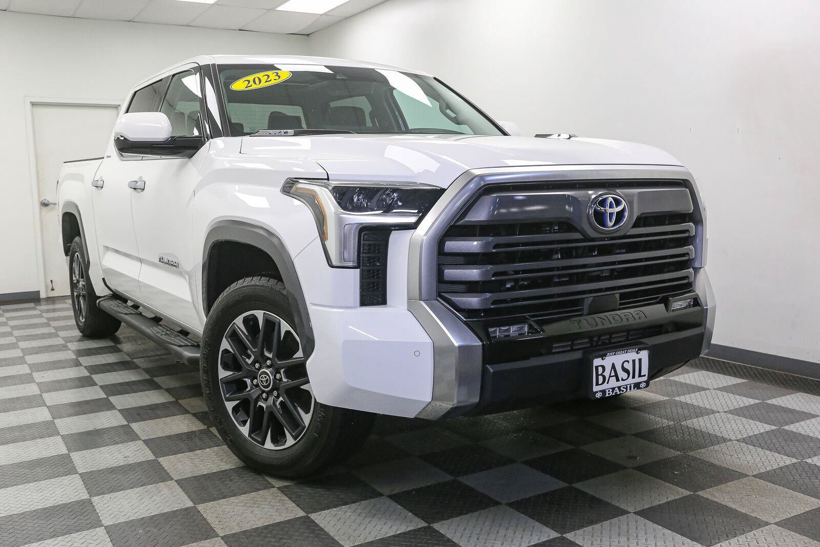 Used 2023 Toyota Tundra Limited w/ Power Package AWD/4WD image 2