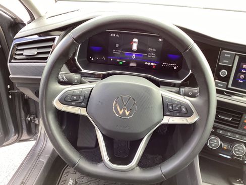 Used 2024 Volkswagen Jetta SE image 15