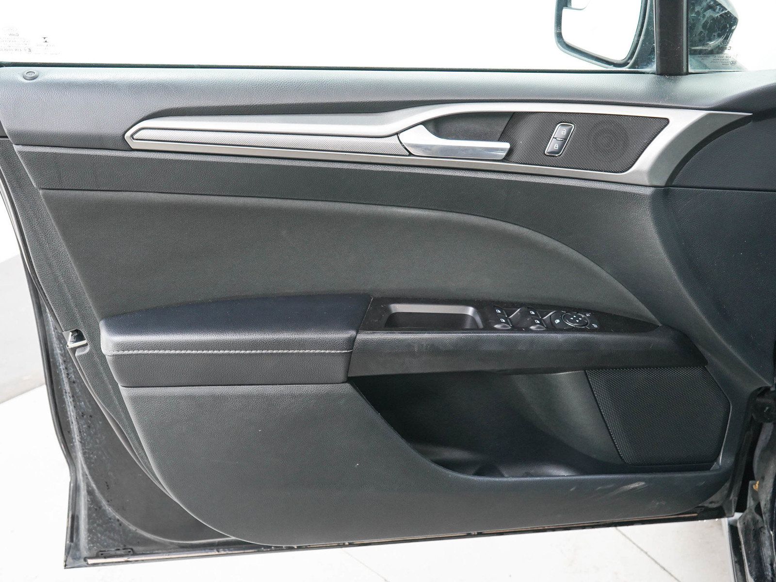 Used 2017 Ford Fusion SE w/ Fusion SE Technology Package FWD image 18