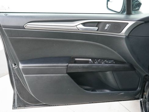 Used 2017 Ford Fusion SE w/ Fusion SE Technology Package FWD image 18