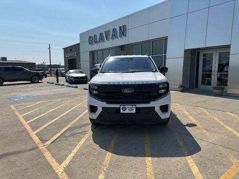 Used 2025 Ford Expedition Active AWD/4WD image 2