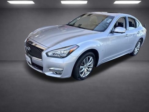 Used 2019 INFINITI Q70 Luxe AWD/4WD image 21
