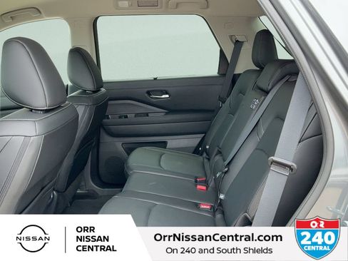 Used 2025 Nissan Pathfinder SL w/ Black Appearance Package FWD image 13