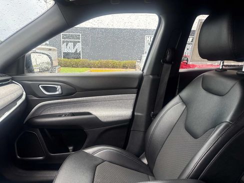 Used 2024 Jeep Compass Latitude AWD/4WD image 22