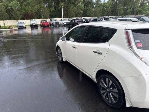 Used 2017 Nissan Leaf SV w/ Premium Package FWD image 7