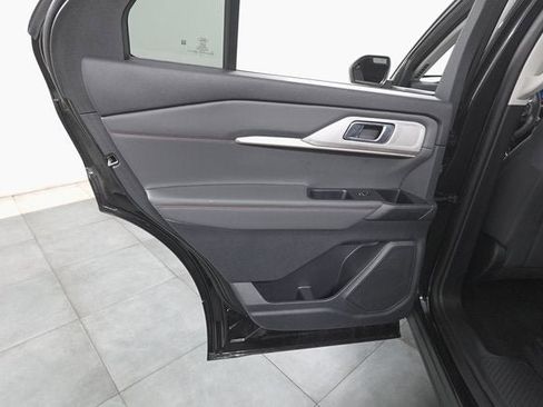 Used 2025 Ford Explorer Active image 23