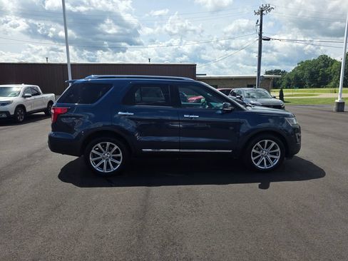 Used 2016 Ford Explorer Limited w/ Equipment Group 301A AWD/4WD image 2