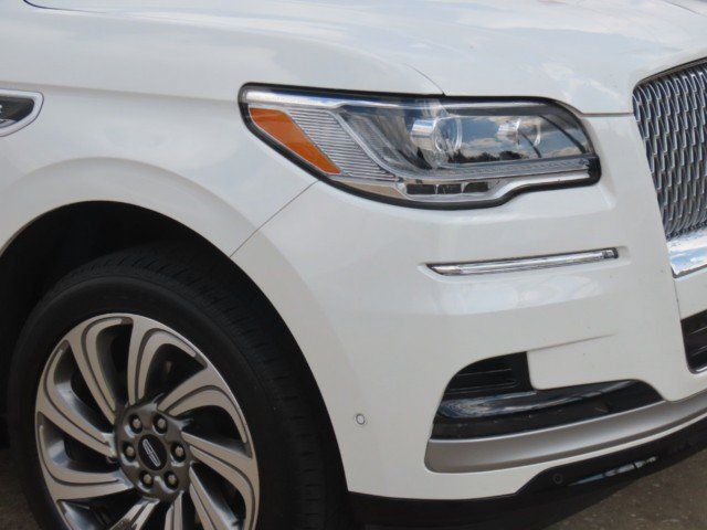 Used 2023 Lincoln Navigator Reserve AWD/4WD image 4