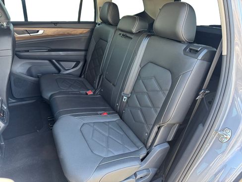 Used 2025 Volkswagen Atlas SE FWD image 13