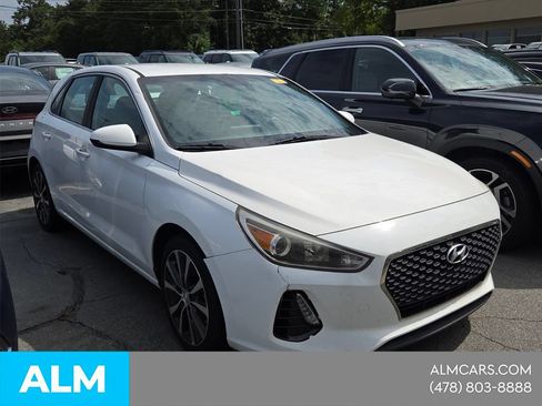 Used 2018 Hyundai Elantra GT FWD image 3