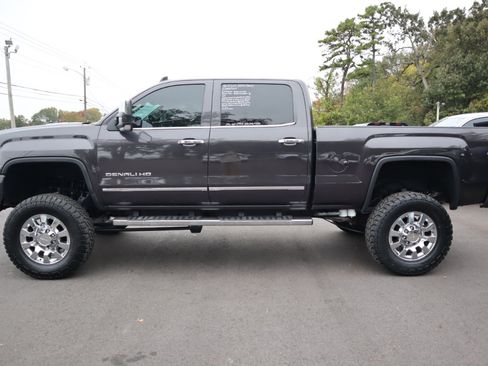 Used 2015 GMC Sierra 2500 Denali w/ Duramax Plus Package image 6
