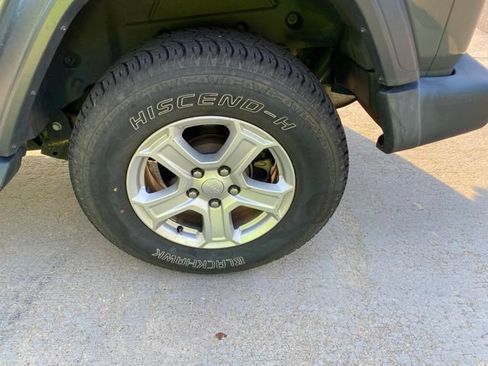 Used 2018 Jeep Wrangler Unlimited Sport S AWD/4WD image 24