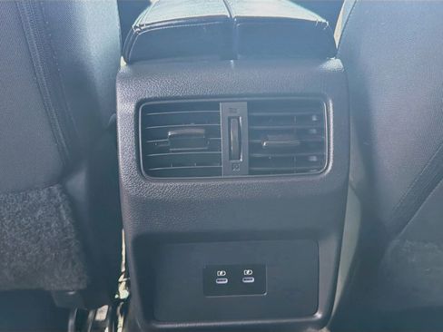 Used 2025 Nissan Rogue SV AWD/4WD image 28