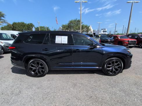 Used 2025 Lexus TX 500h AWD w/ Technology Package image 4