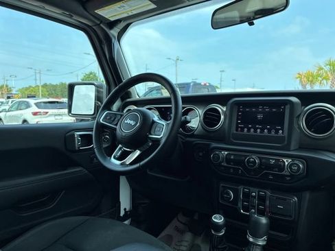Used 2021 Jeep Gladiator Overland w/ Trailer Tow Package AWD/4WD image 24