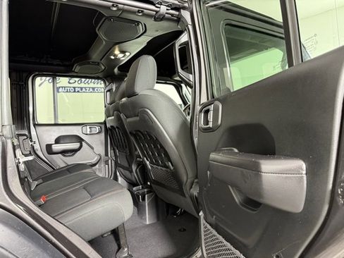 Used 2021 Jeep Wrangler Unlimited Rubicon image 18