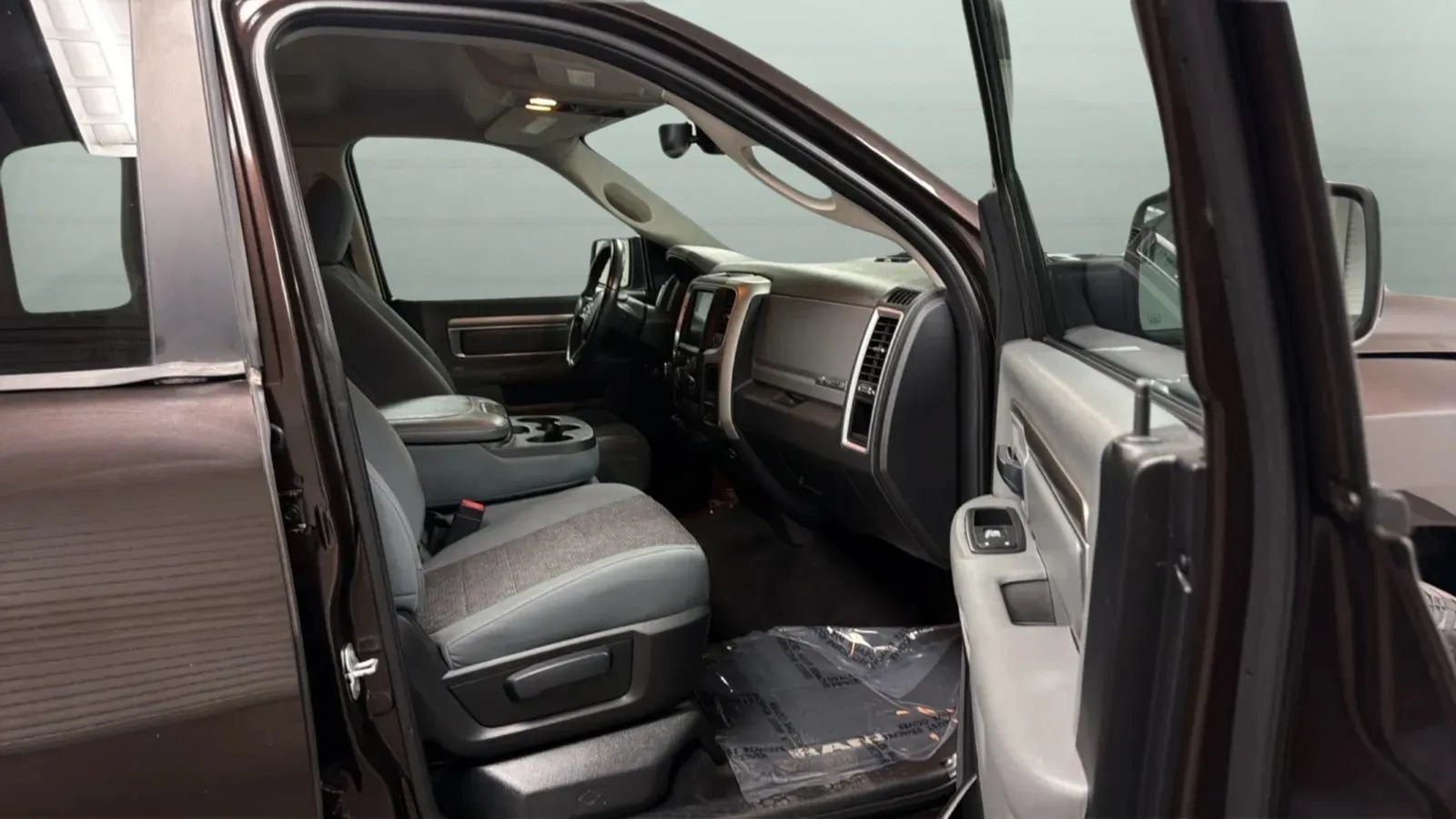 Used 2017 RAM 1500 Big Horn RWD image 21