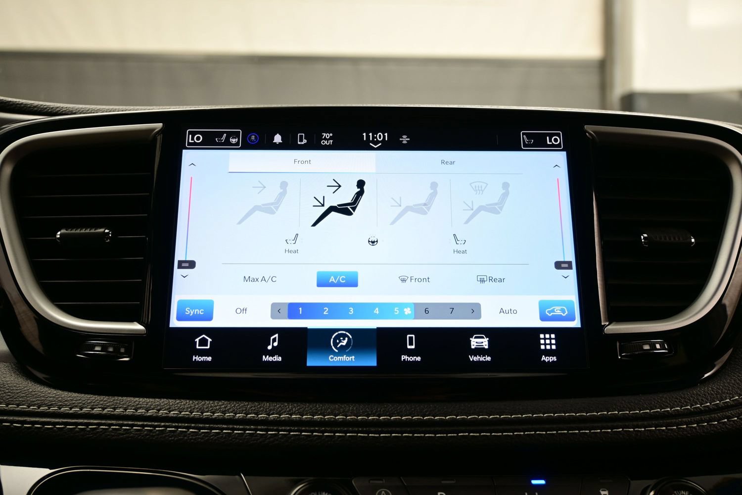Used 2024 Chrysler Pacifica Touring FWD image 22