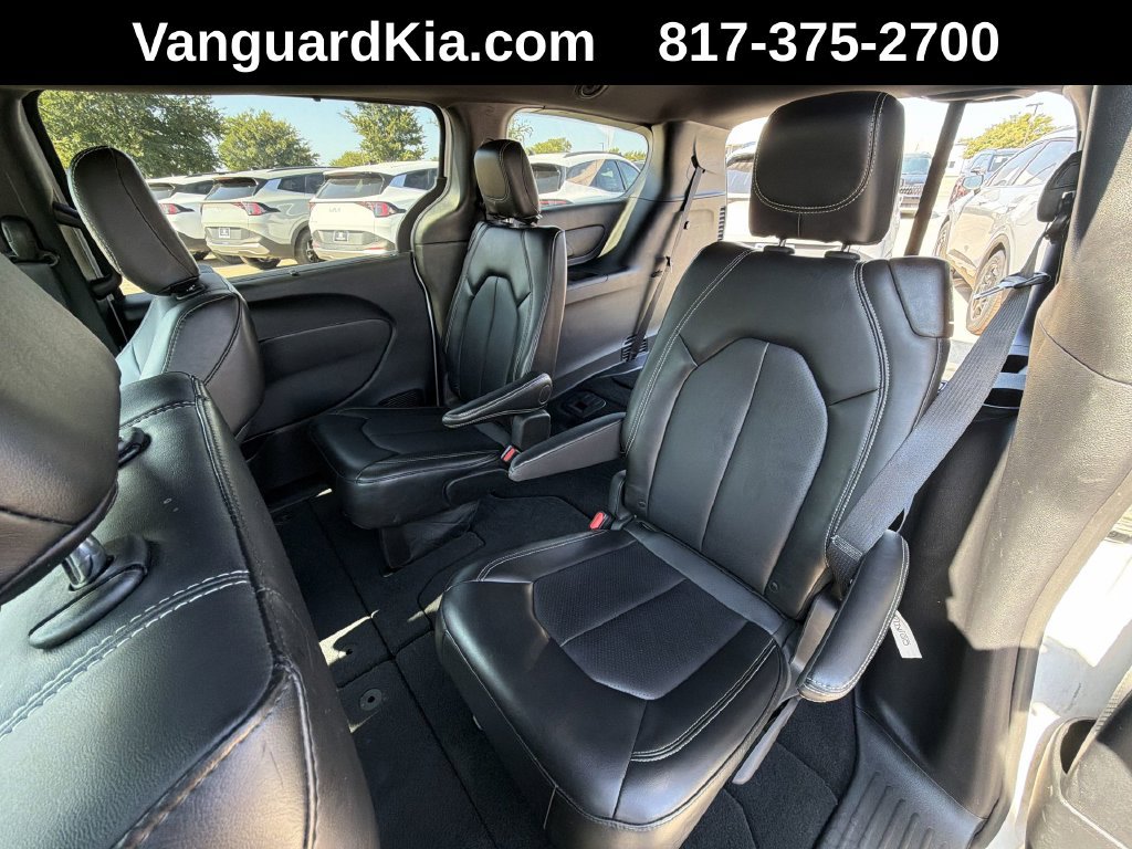 Used 2025 Chrysler Pacifica Select FWD image 27