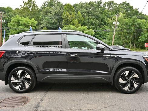 Used 2024 Volkswagen Taos SE AWD/4WD image 6