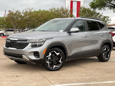 Used 2025 Kia Seltos S image 2