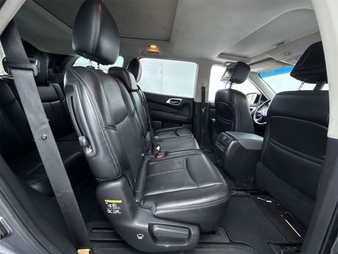 Used 2016 Nissan Pathfinder Platinum w/ Family Entertainment Package image 41