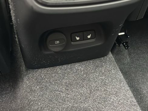 Certified 2026 Volvo XC40 B5 Plus AWD/4WD image 9