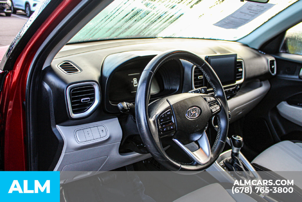 Used 2025 Hyundai Venue SEL FWD image 31