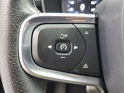 Used 2020 Volvo XC40 T4 R-Design w/ Advanced Package image 24