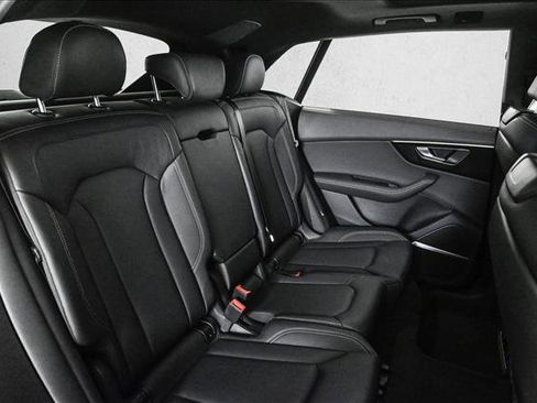 Certified 2025 Audi Q8 Prestige image 21