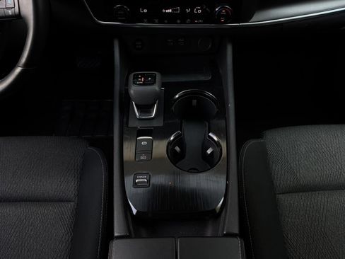 Used 2025 Nissan Rogue SV FWD image 15
