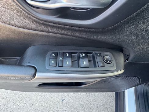Used 2019 Jeep Cherokee Latitude w/ Popular Appearance Group FWD image 25