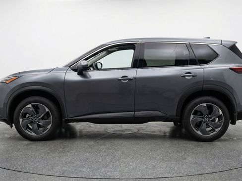 Used 2025 Nissan Rogue SV image 5