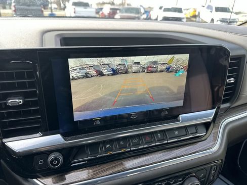 Used 2024 Chevrolet Silverado 1500 LT w/ Leather Package image 17