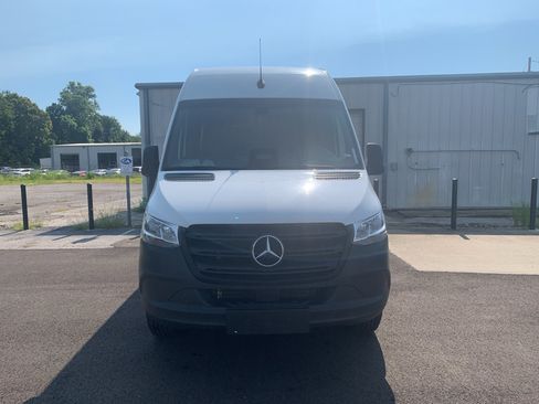 Used 2025 Mercedes-Benz Sprinter 2500 image 9