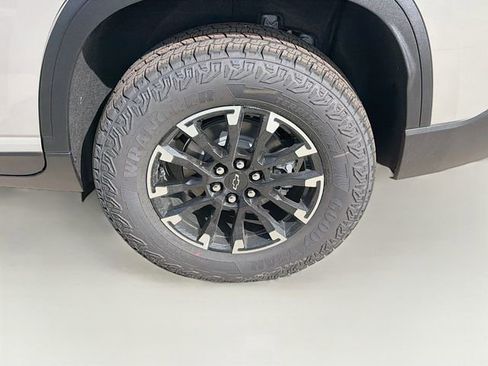 New 2026 Chevrolet Traverse Z71 w/ LPO, Floor Liner Package AWD/4WD image 35