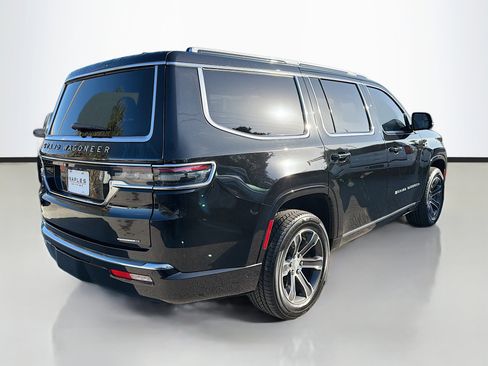 Used 2022 Jeep Grand Wagoneer Series I image 4